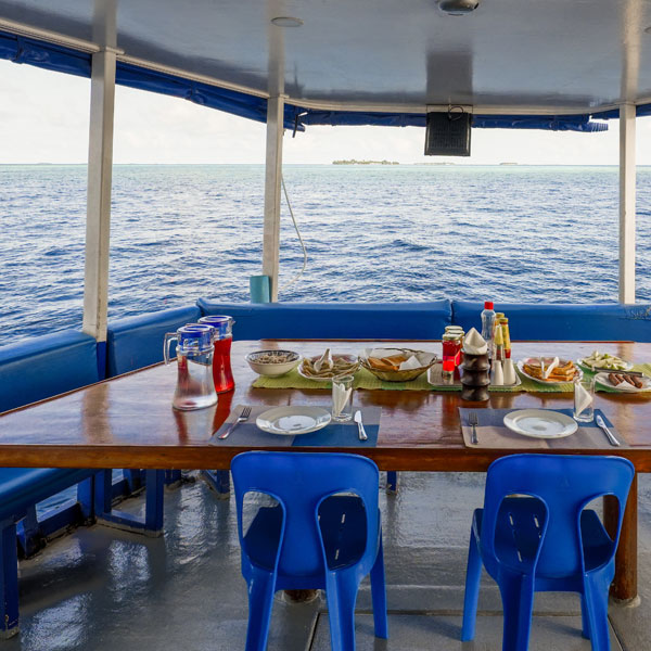 Day 1 - Join the cruise and visit Emboodhoo falhu
